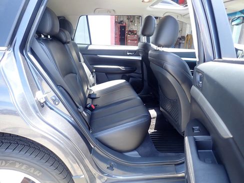 Used 2010 Subaru Outback 2.5i Premium image 29