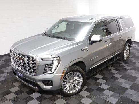 Used 2025 GMC Yukon XL Denali AWD/4WD image 2