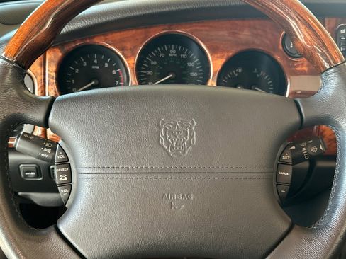 Used 2002 Jaguar XK8 Convertible RWD image 21