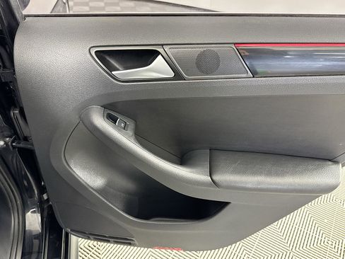 Used 2017 Volkswagen Jetta GLI image 27