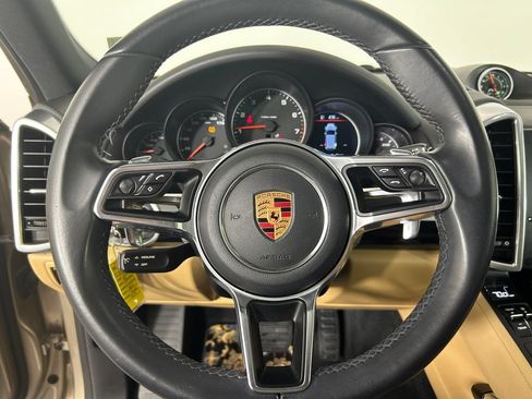 Used 2016 Porsche Cayenne AWD/4WD image 17