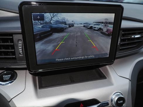 Used 2023 Ford Explorer XLT image 14