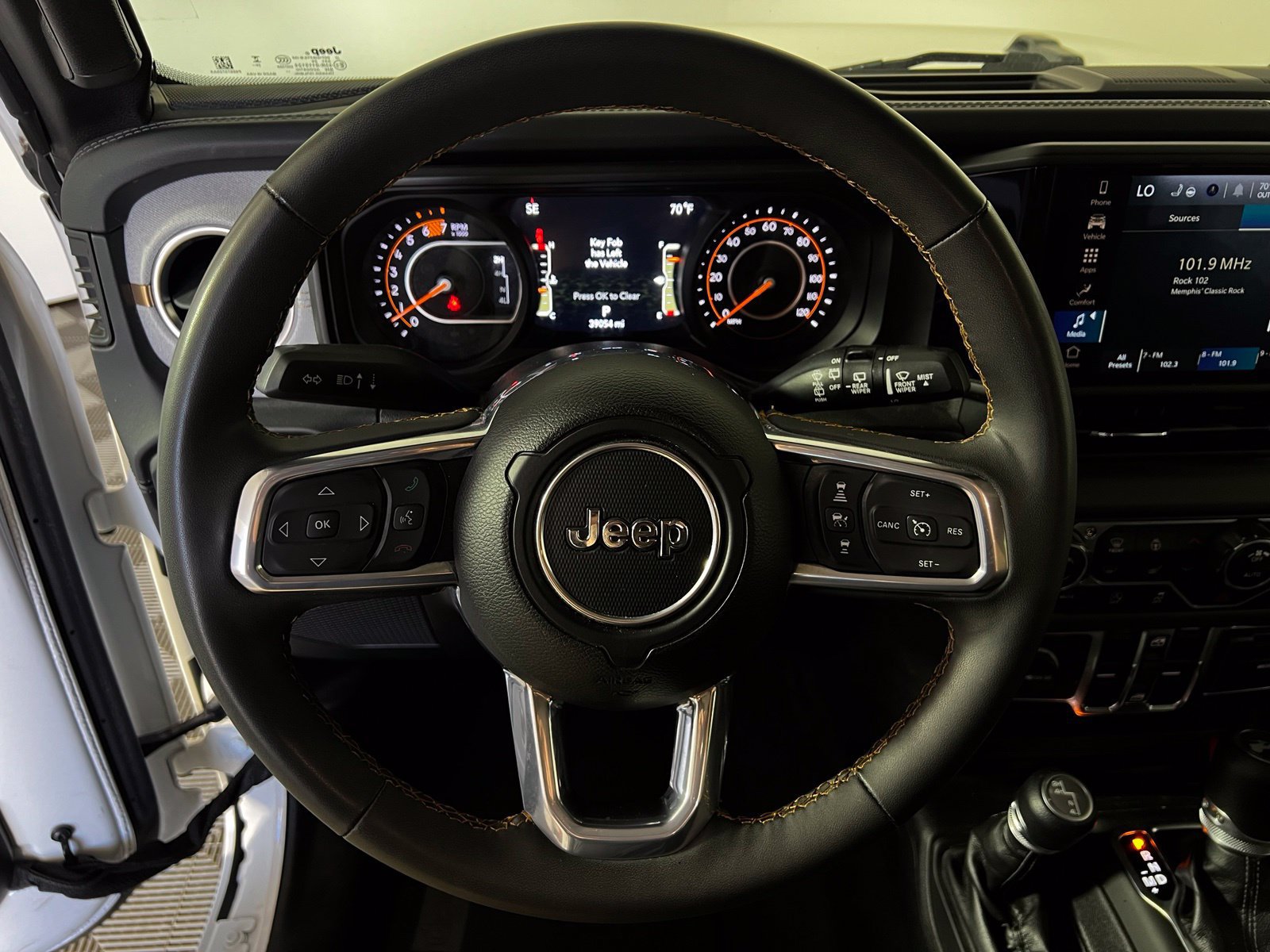 Used 2025 Jeep Wrangler Unlimited Sahara AWD/4WD image 9