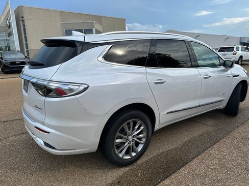 Used 2022 Buick Enclave Avenir FWD image 8