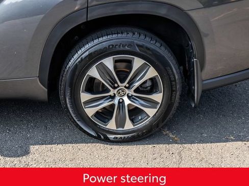 Used 2023 Toyota Highlander XLE AWD/4WD image 16