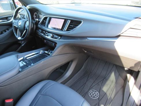 Used 2024 Buick Enclave Essence w/ Experience Buick Package image 10