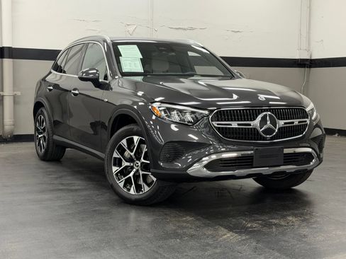 Used 2025 Mercedes-Benz GLC 350e 4MATIC image 2