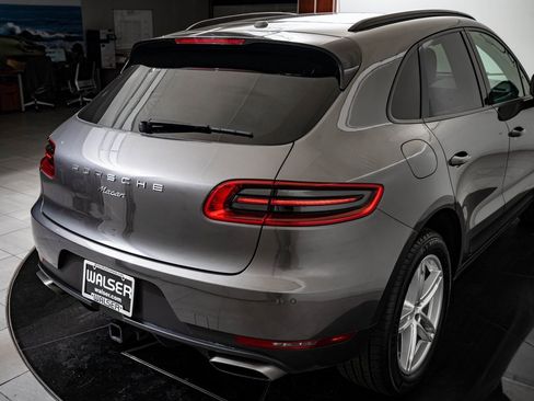 Certified 2018 Porsche Macan image 21
