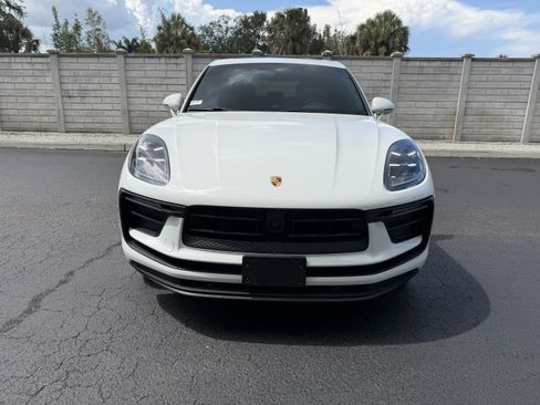 Certified 2023 Porsche Macan AWD/4WD image 11