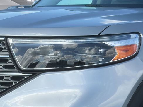 Used 2021 Ford Explorer Limited w/ Equipment Group 301A RWD image 11