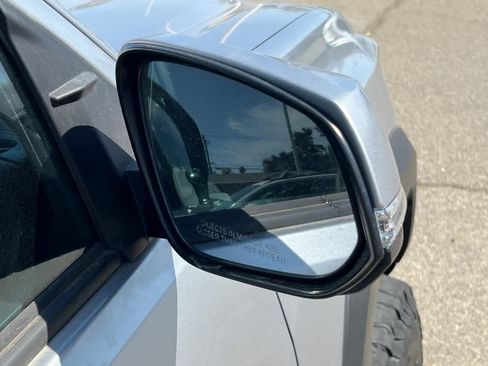 Used 2017 Toyota Tacoma TRD Off-Road AWD/4WD image 19