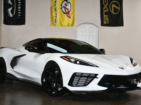 Used 2022 Chevrolet Corvette Stingray Preferred Conv w/ Z51 Performance Package RWD image 3