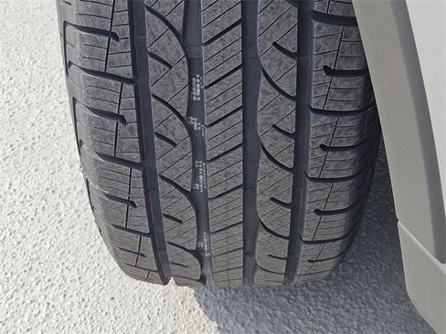 Certified 2021 Lincoln Nautilus Standard w/ Equipment Group 101A image 11