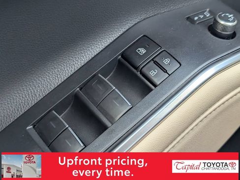 Used 2023 Toyota Highlander Limited FWD image 14
