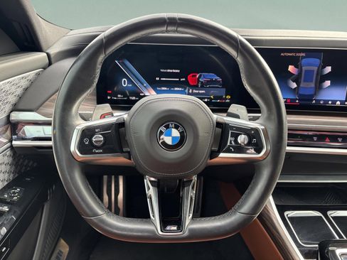 Used 2023 BMW 760i xDrive w/ Luxury Rear Seating Package image 8