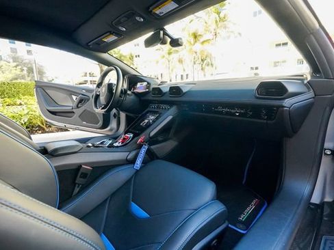 Used 2020 Lamborghini Huracan EVO image 82