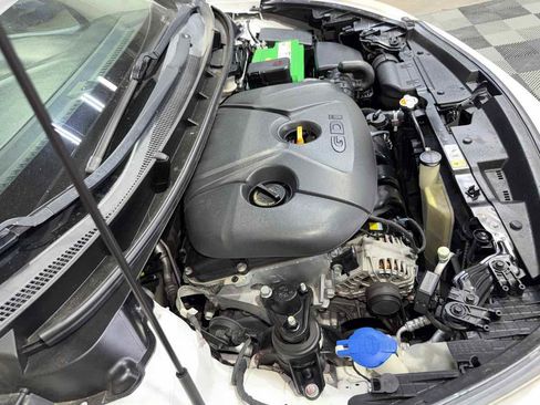 Used 2017 Hyundai Elantra GT image 27