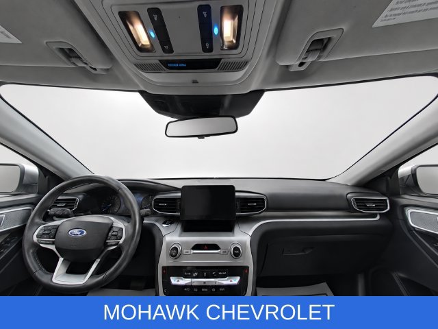 Used 2021 Ford Explorer XLT w/ Equipment Group 202A AWD/4WD image 16