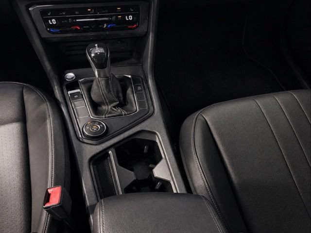 Used 2022 Volkswagen Tiguan SE AWD/4WD image 14
