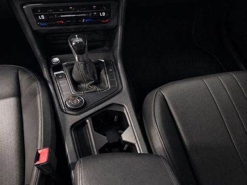 Used 2022 Volkswagen Tiguan SE AWD/4WD image 14