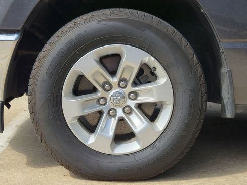 Used 2024 RAM 1500 Laramie AWD/4WD image 15