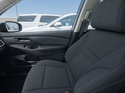 Used 2024 Nissan Rogue S FWD image 10