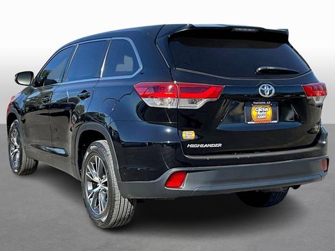 Used 2019 Toyota Highlander LE image 11