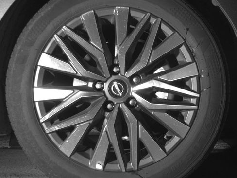 Used 2025 Nissan Altima 2.5 SV FWD image 13