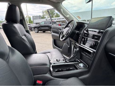 Used 2023 INFINITI QX80 Luxe w/ All-Season Package AWD/4WD image 16