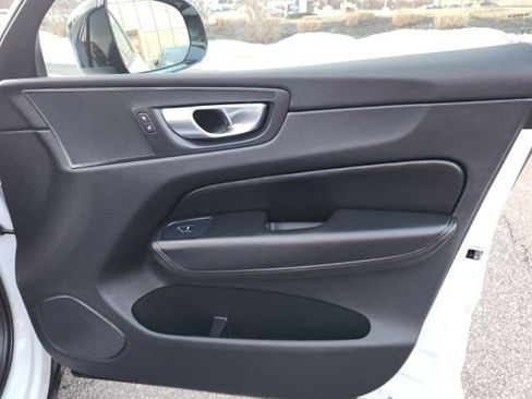 Certified 2025 Volvo XC60 B5 Plus image 25