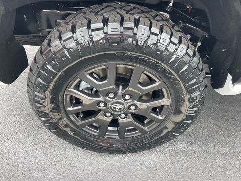 New 2026 Toyota 4Runner SR5 AWD/4WD image 19