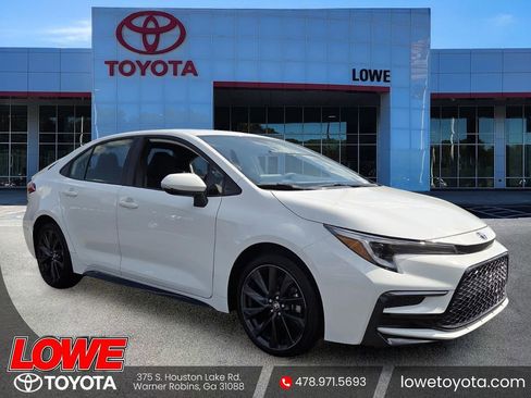 Certified 2025 Toyota Corolla SE FWD image 1