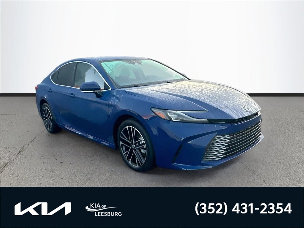Used 2025 Toyota Camry XLE FWD image 1