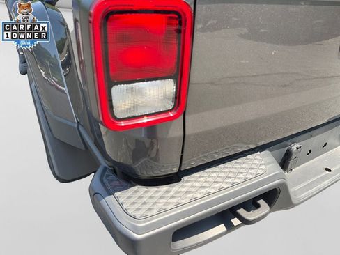 Used 2025 Jeep Gladiator Sport AWD/4WD image 19