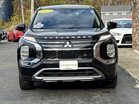 Used 2025 Mitsubishi Outlander SE image 8