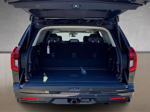 New 2025 Ford Expedition Active image 4