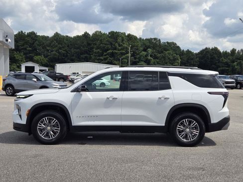 Used 2026 Chevrolet Traverse LT FWD image 12