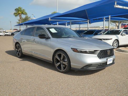 Used 2023 Honda Accord Sport image 3