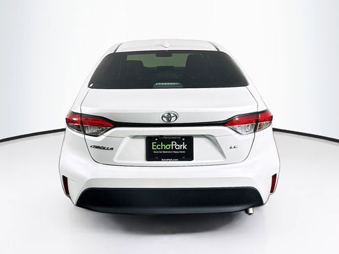 Used 2025 Toyota Corolla LE image 7