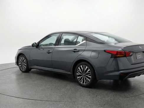 Used 2025 Nissan Altima 2.5 SV image 5