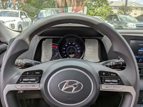 Used 2022 Hyundai Elantra SEL FWD image 25