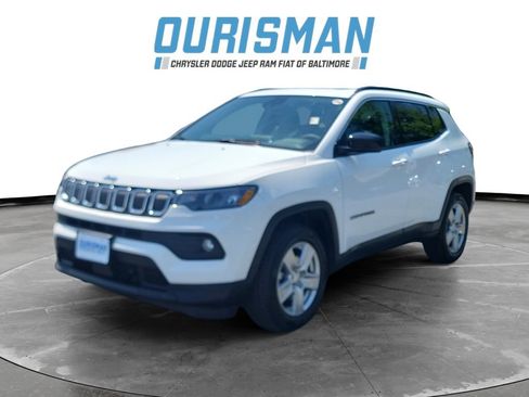 Used 2022 Jeep Compass Latitude w/ Sun and Sound Group AWD/4WD image 2