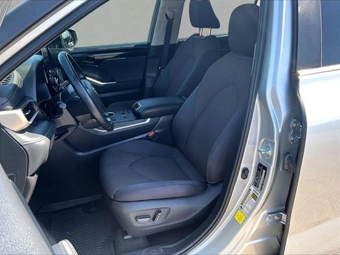 Used 2023 Toyota Highlander LE FWD image 24