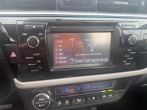 Used 2014 Toyota Corolla LE FWD image 26