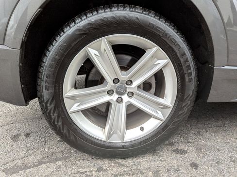 Used 2019 Audi Q8 Premium image 51