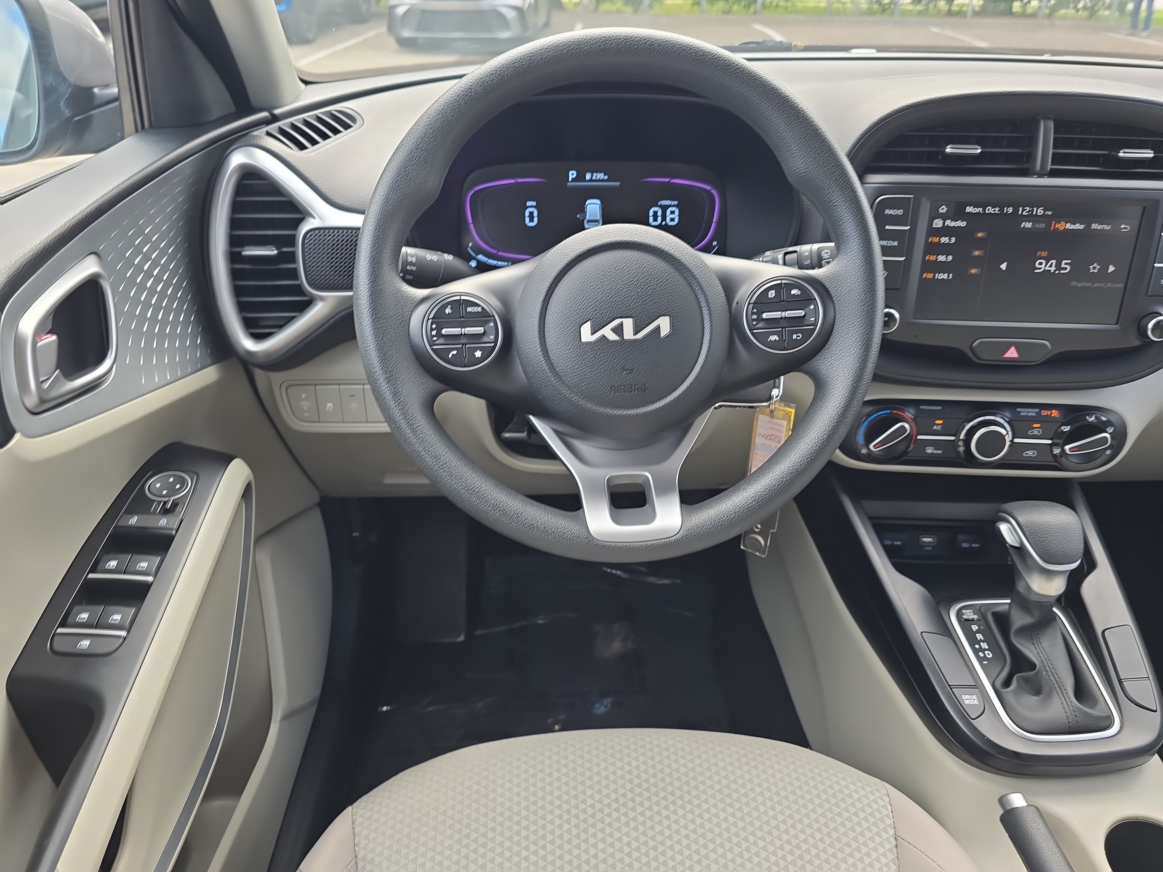 Certified 2025 Kia Soul LX w/ LX Technology Package FWD image 13