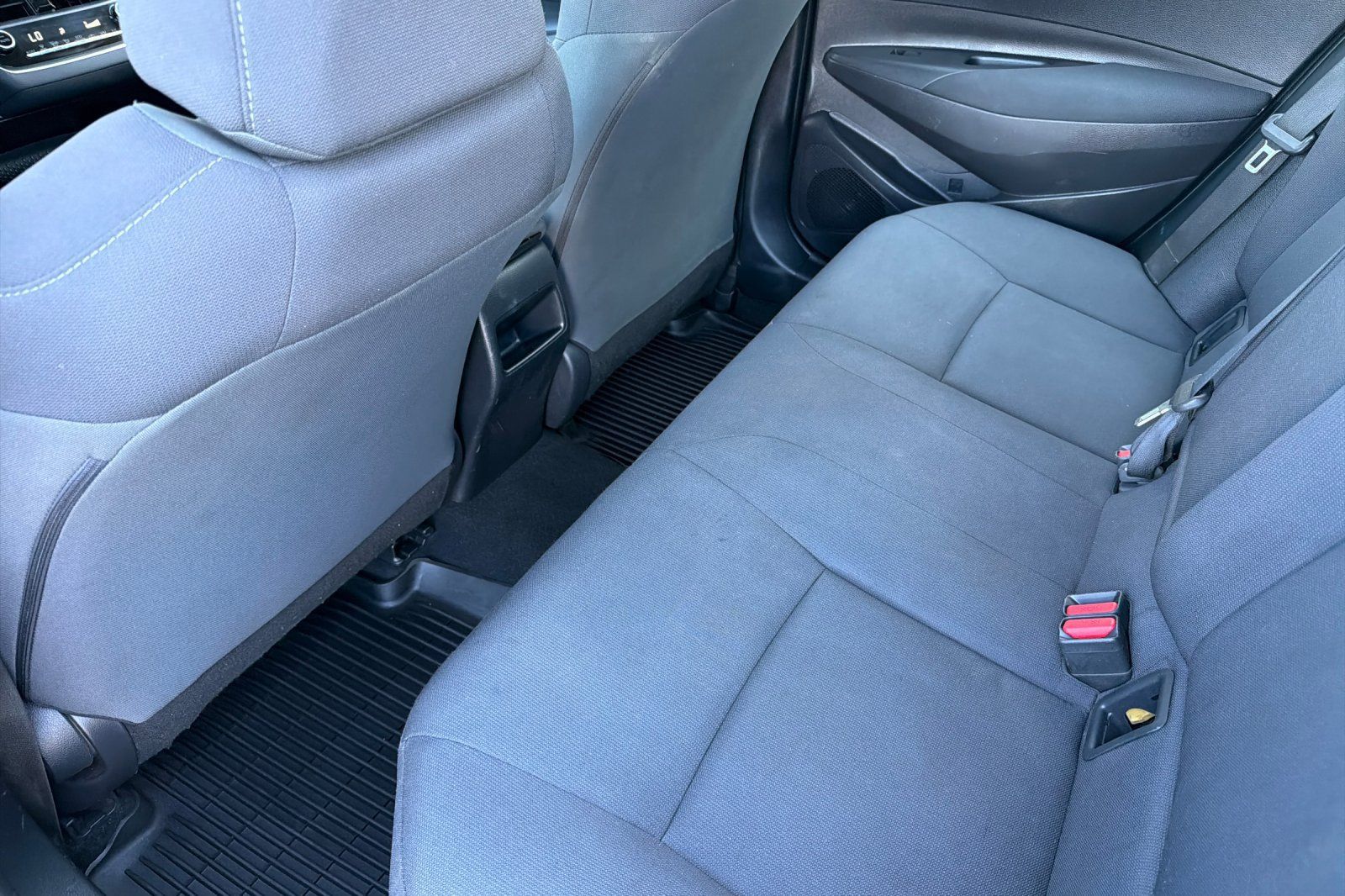 Used 2022 Toyota Corolla LE FWD image 11