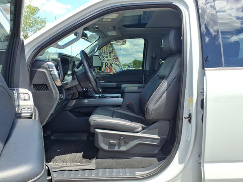 Certified 2025 Ford F250 Lariat w/ Black Appearance Package AWD/4WD image 12