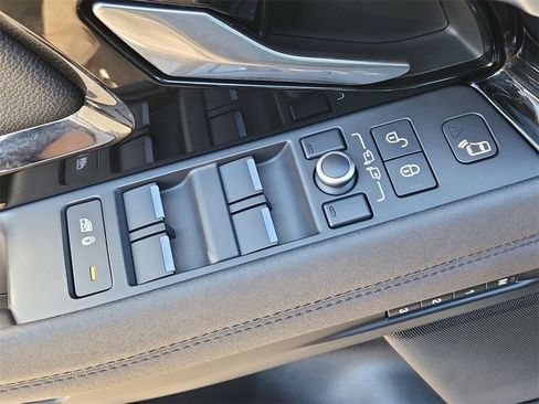 Used 2020 Land Rover Range Rover Evoque R-Dynamic SE image 12