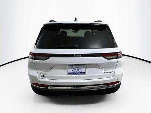 Used 2023 Jeep Grand Cherokee Laredo AWD/4WD image 6
